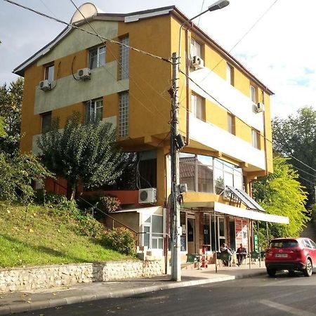 La Conu Iancu Hostel Drobeta Turnu Severin Exterior photo