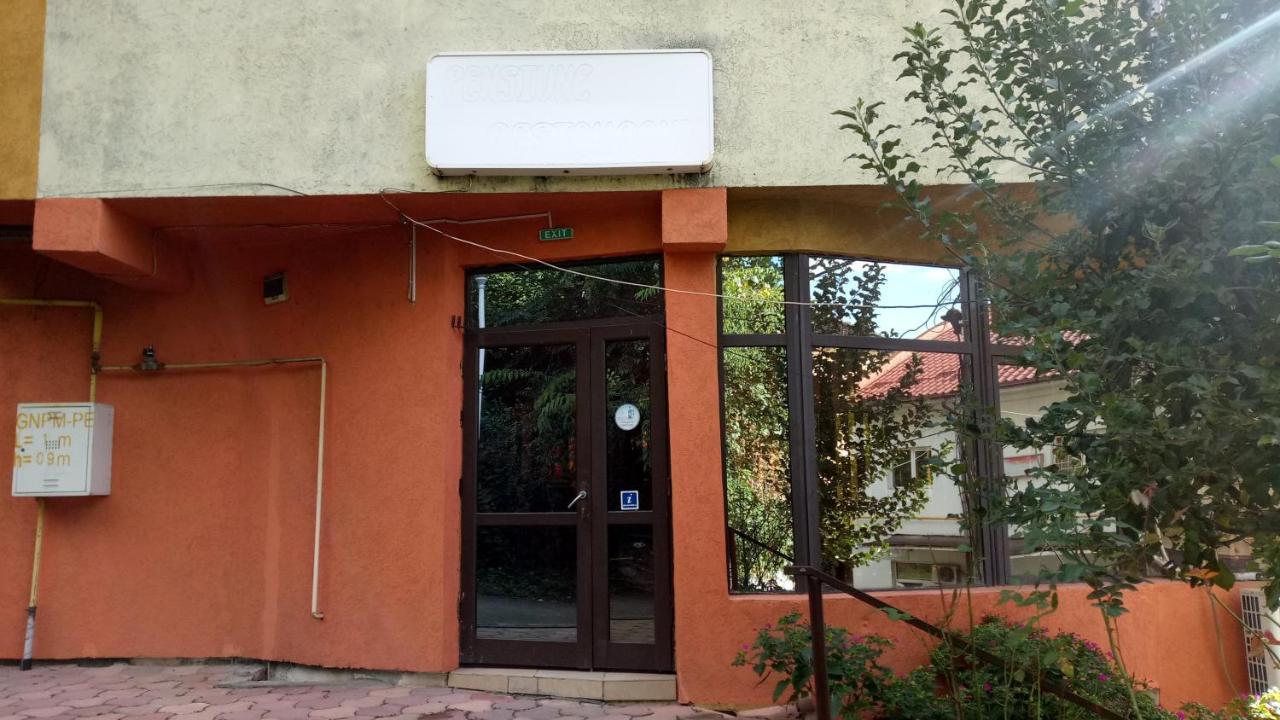 La Conu Iancu Hostel Drobeta Turnu Severin Exterior photo